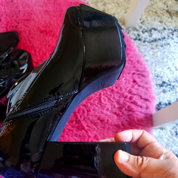 Thigh High Black Patent boots - Picture 4 of 9